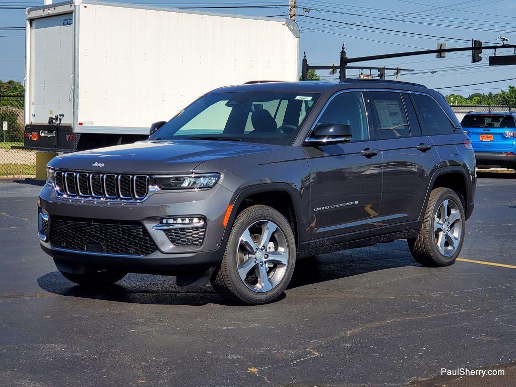 new 2025 Jeep Grand Cherokee car, priced at $50,251