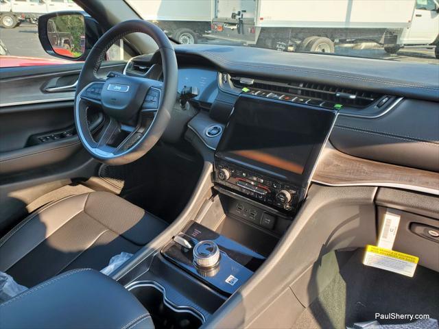 new 2025 Jeep Grand Cherokee car, priced at $50,195