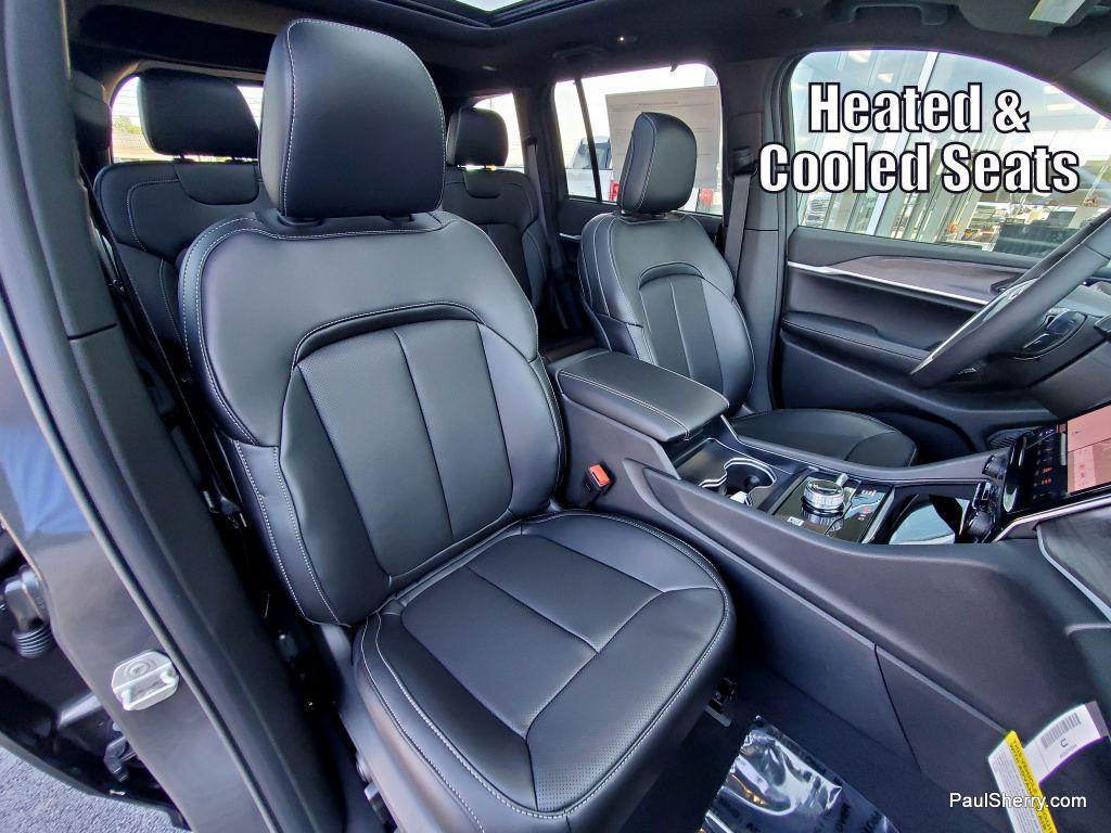 new 2025 Jeep Grand Cherokee car, priced at $50,251