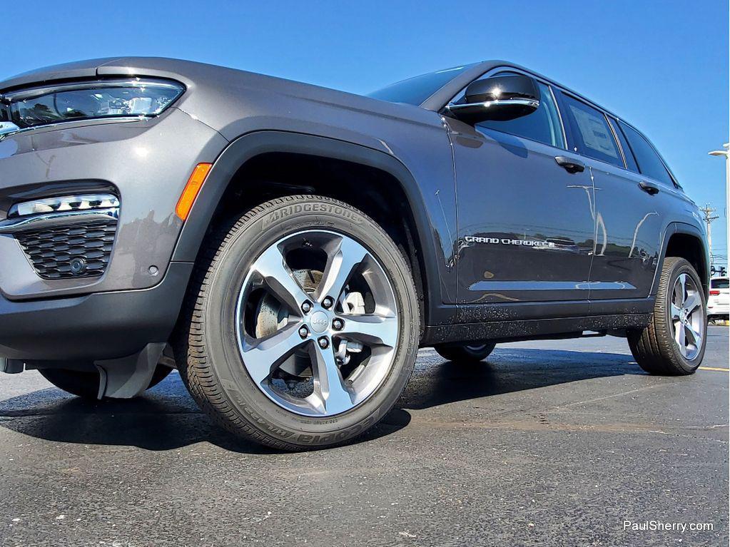 new 2025 Jeep Grand Cherokee car, priced at $50,251