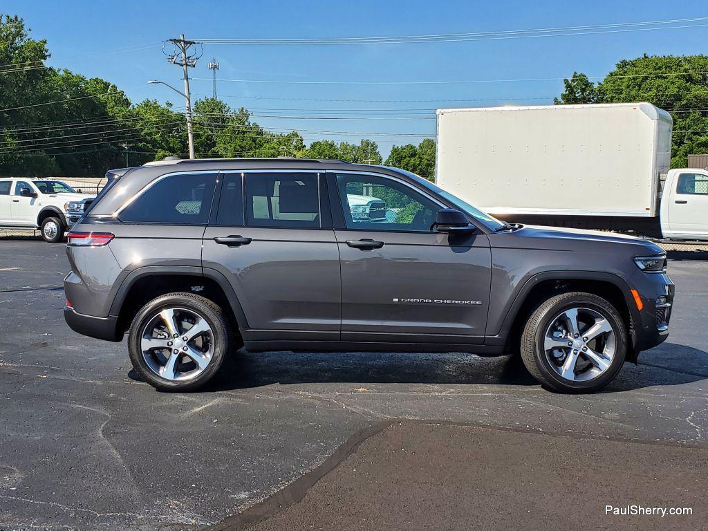 new 2025 Jeep Grand Cherokee car, priced at $50,251