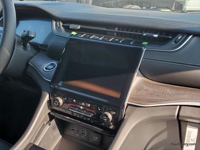 new 2025 Jeep Grand Cherokee car, priced at $50,195