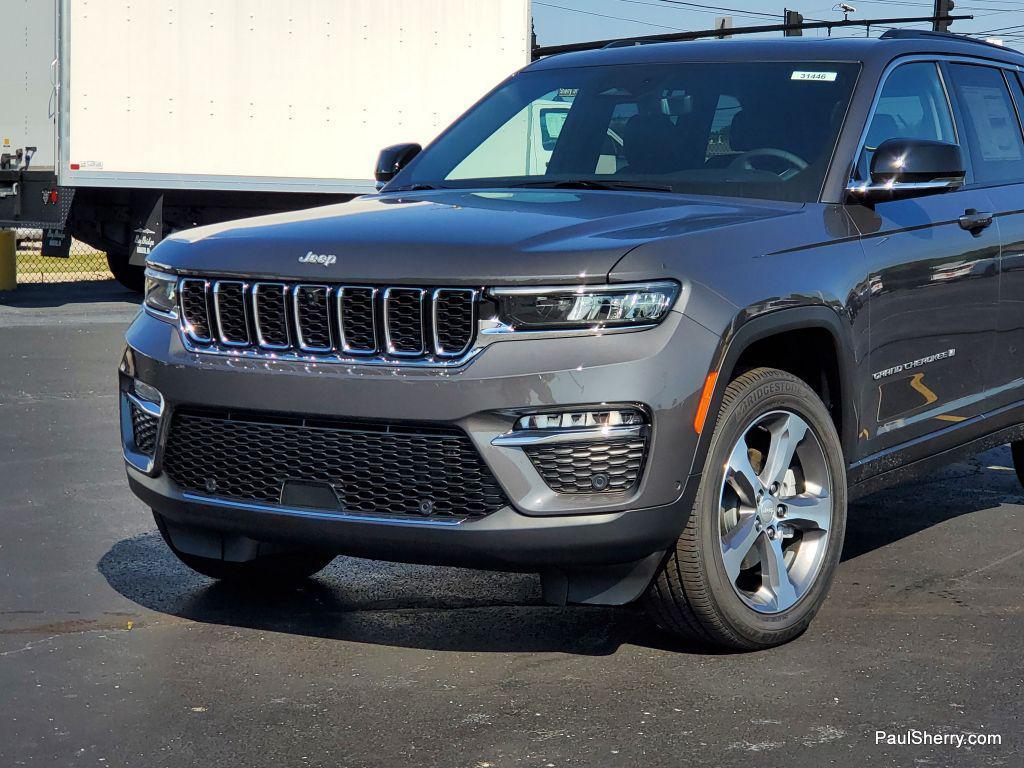 new 2025 Jeep Grand Cherokee car, priced at $50,251