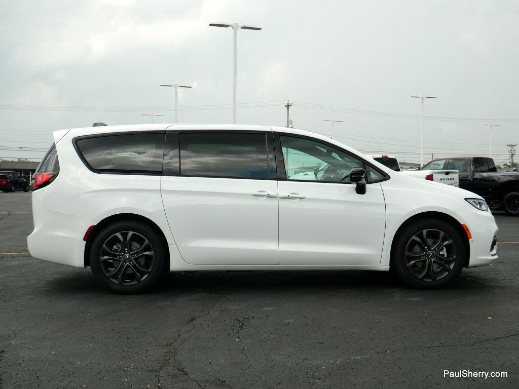 new 2026 Chrysler Pacifica car, priced at $41,232