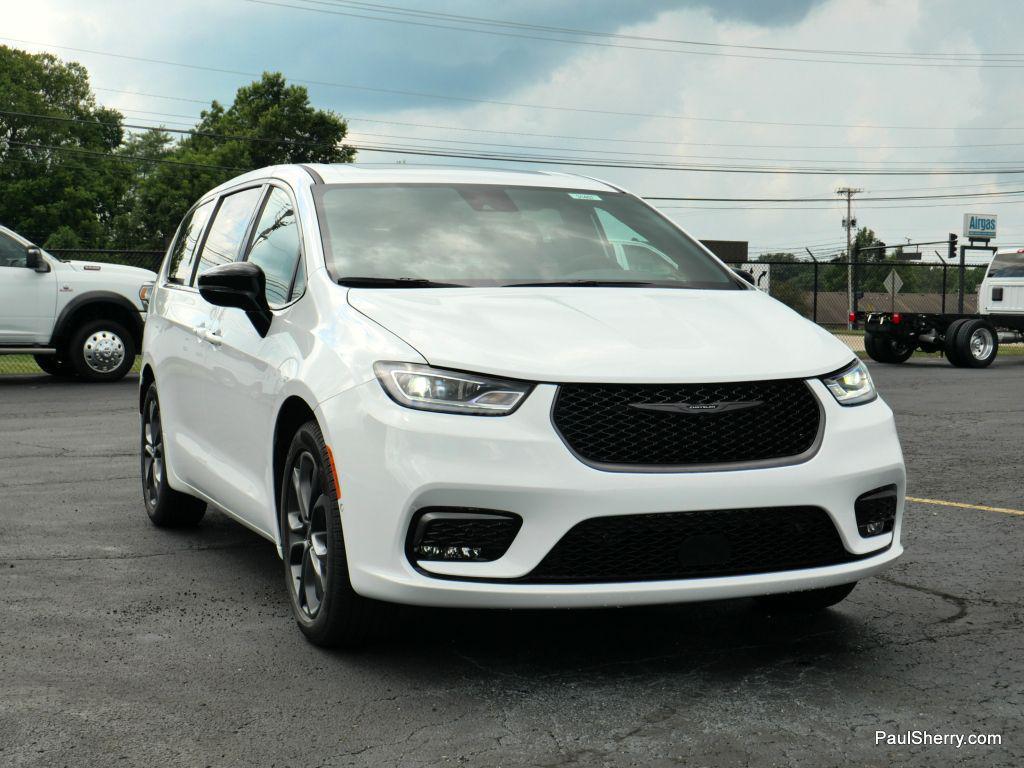 new 2026 Chrysler Pacifica car, priced at $41,232