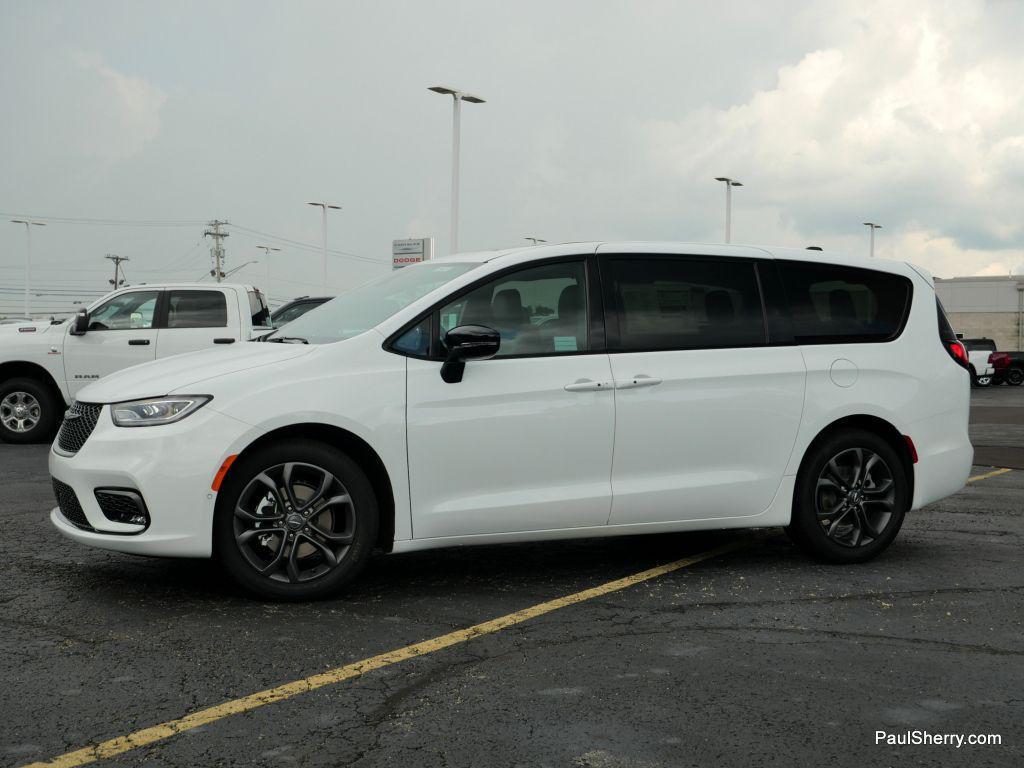 new 2026 Chrysler Pacifica car, priced at $41,232