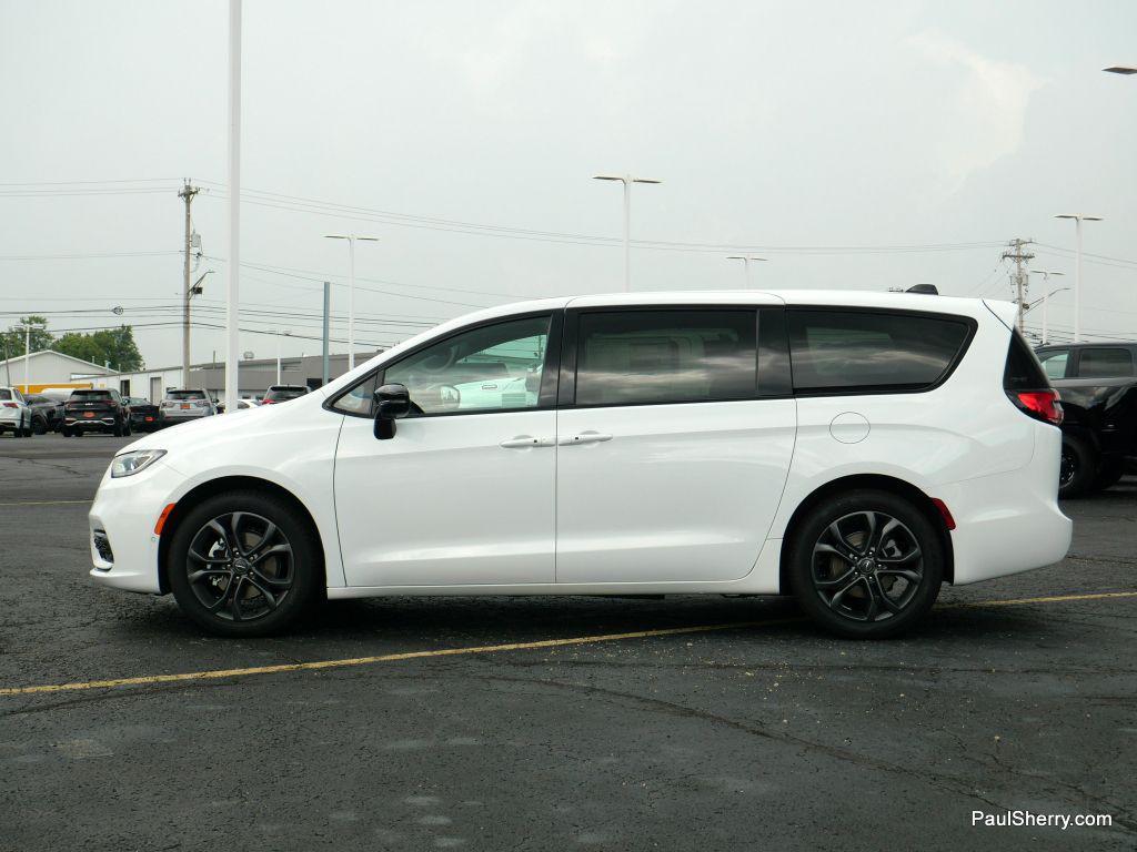 new 2026 Chrysler Pacifica car, priced at $41,232