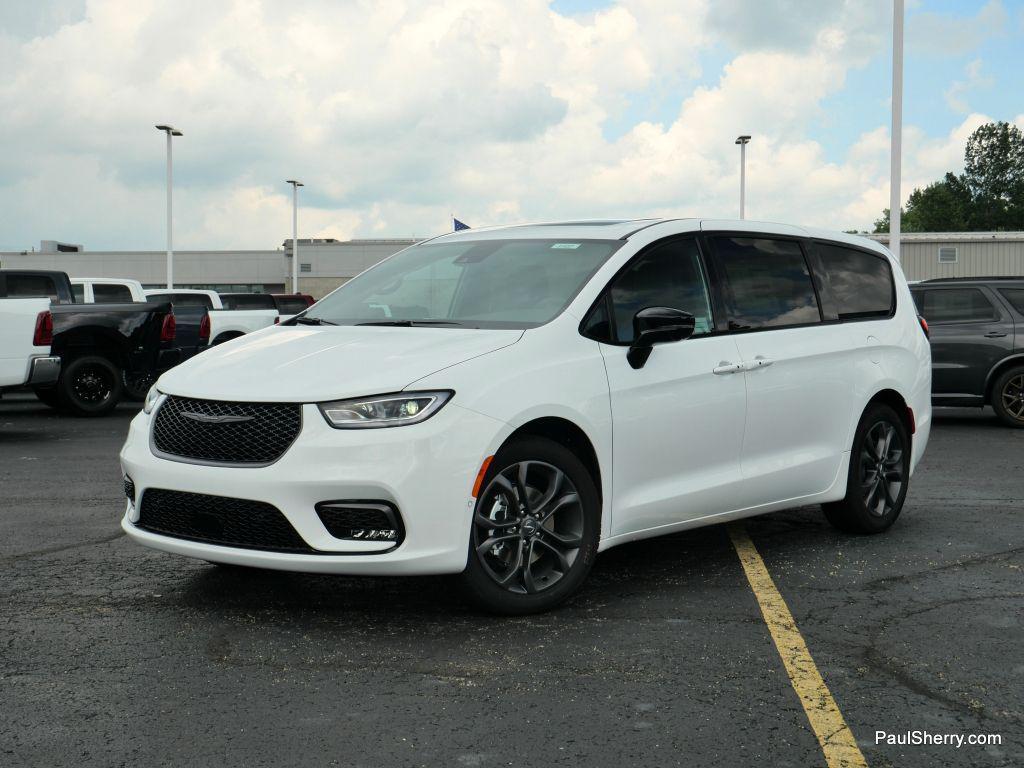 new 2026 Chrysler Pacifica car, priced at $41,232