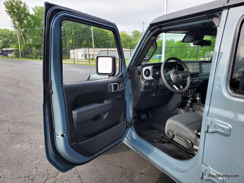 new 2025 Jeep Wrangler car, priced at $45,996