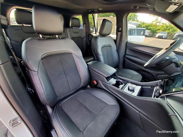 new 2025 Jeep Grand Cherokee car, priced at $42,995