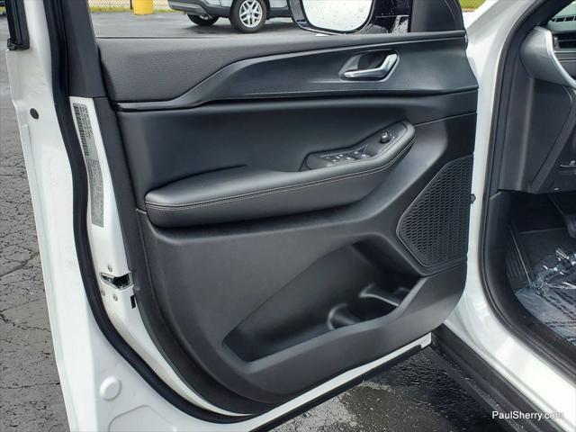 new 2025 Jeep Grand Cherokee car, priced at $42,995