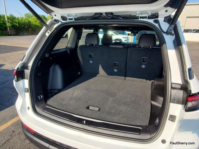 new 2025 Jeep Grand Cherokee car, priced at $42,995