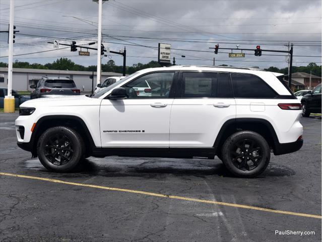 new 2025 Jeep Grand Cherokee car, priced at $42,995