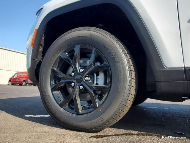 new 2025 Jeep Grand Cherokee car, priced at $42,995