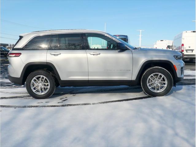 new 2025 Jeep Grand Cherokee car, priced at $38,495