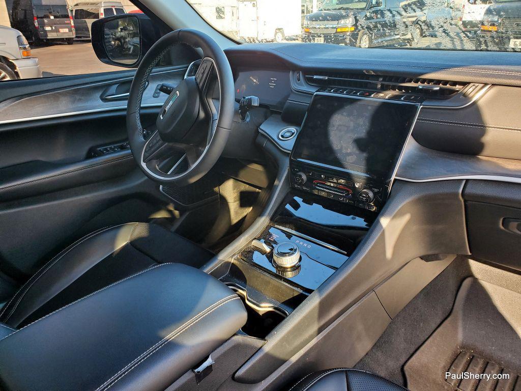 used 2024 Jeep Grand Cherokee car, priced at $39,395