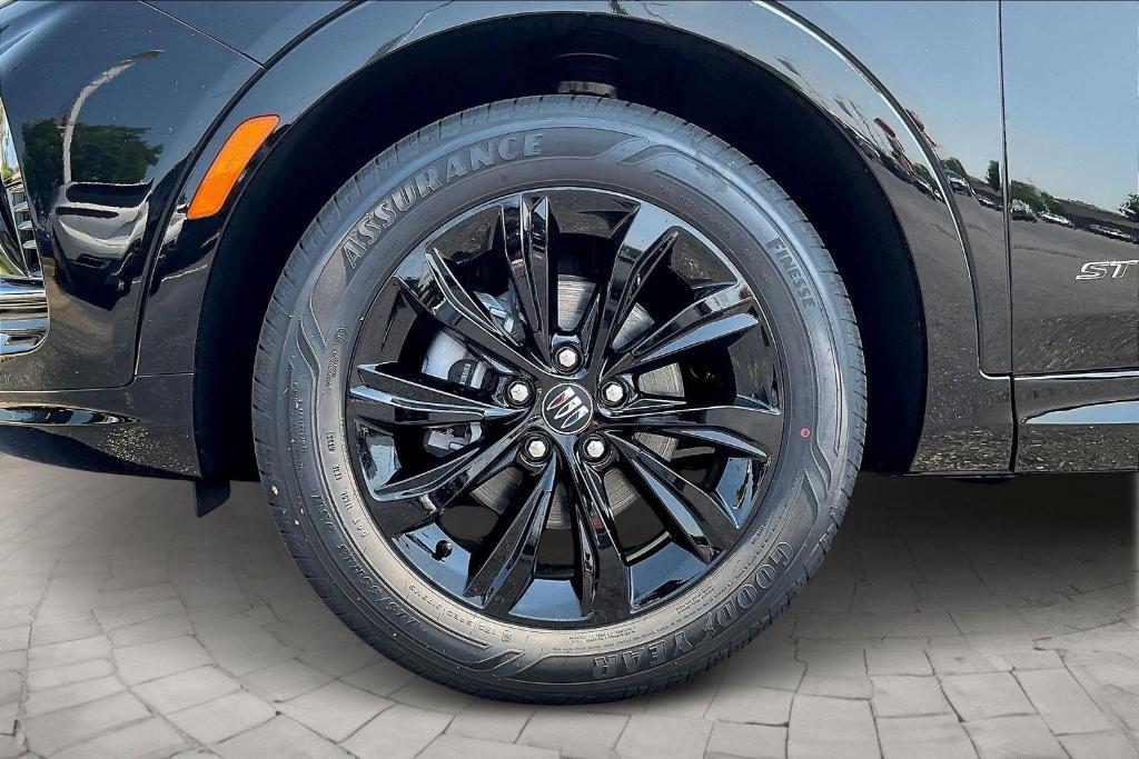 new 2025 Buick Envista car, priced at $29,525