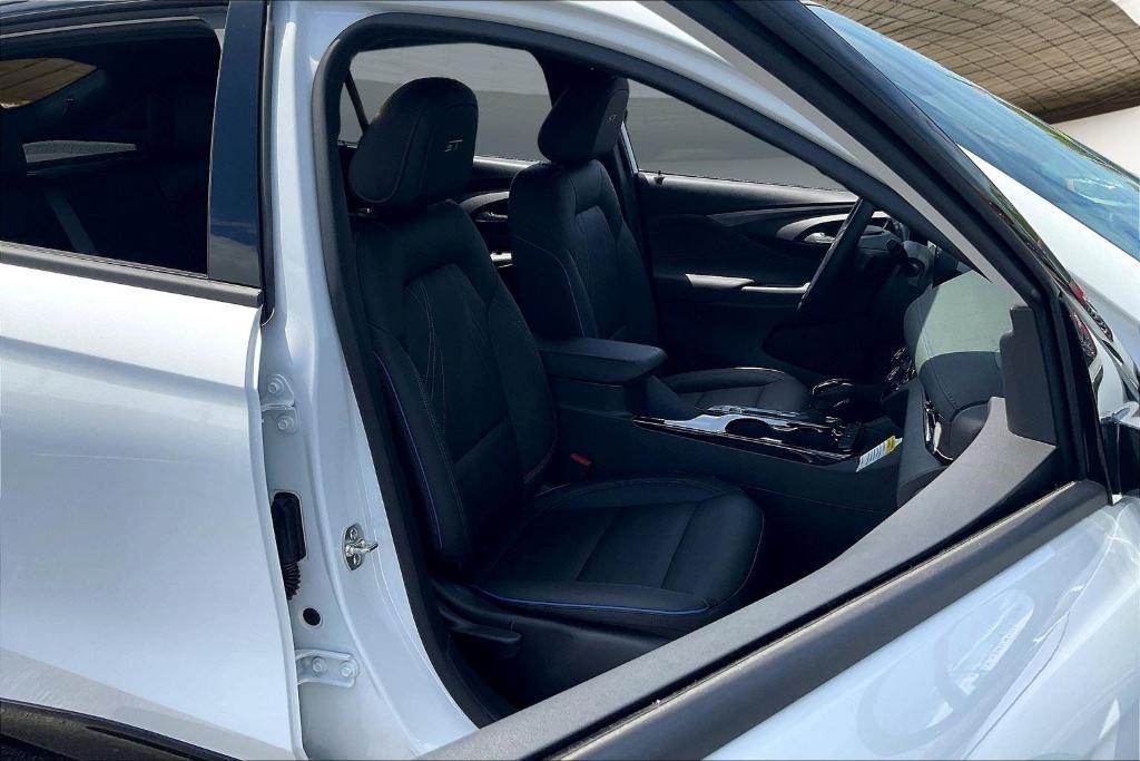 new 2025 Buick Envista car, priced at $29,030
