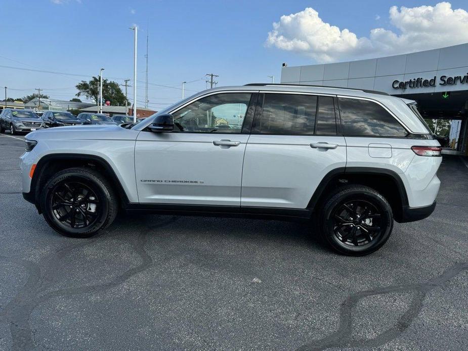 used 2022 Jeep Grand Cherokee car, priced at $32,476