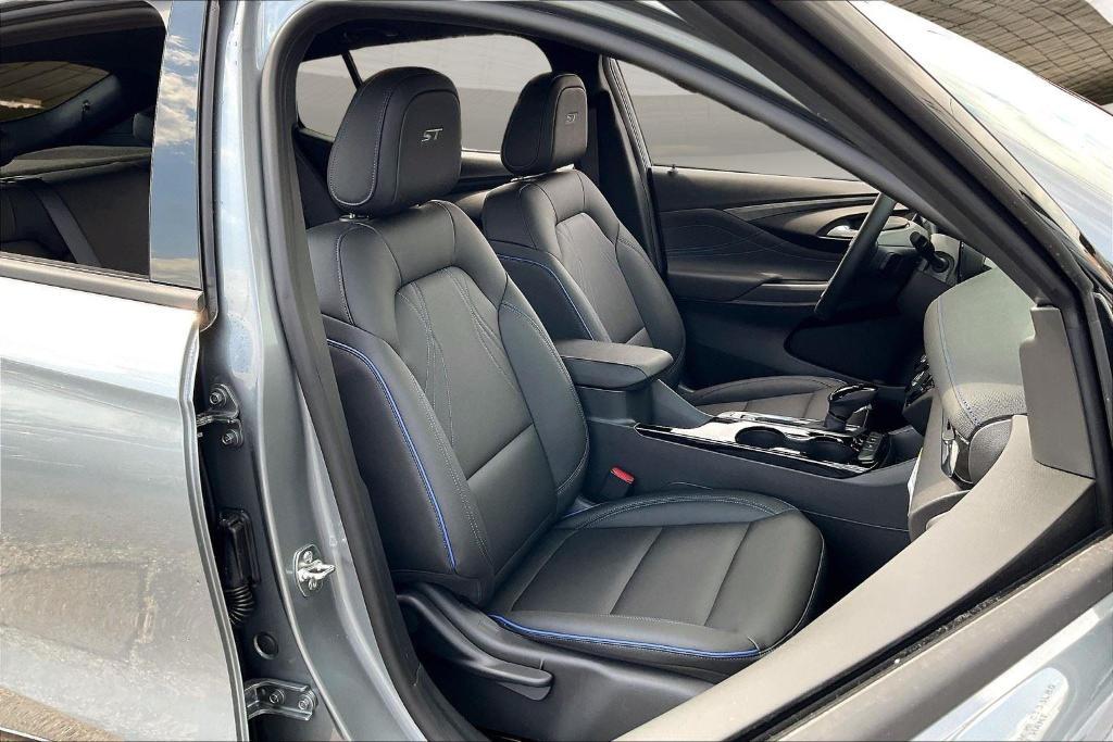 new 2025 Buick Envista car, priced at $27,340