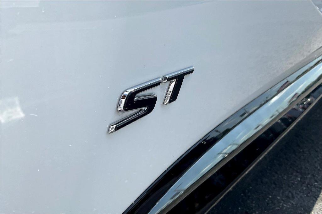 new 2025 Buick Envision car, priced at $41,240