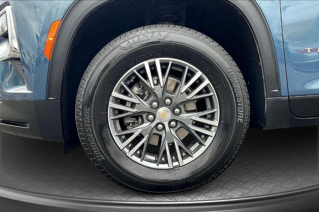 used 2025 Chevrolet Traverse car, priced at $34,249