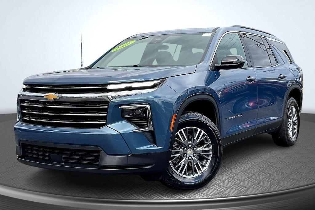used 2025 Chevrolet Traverse car, priced at $34,249