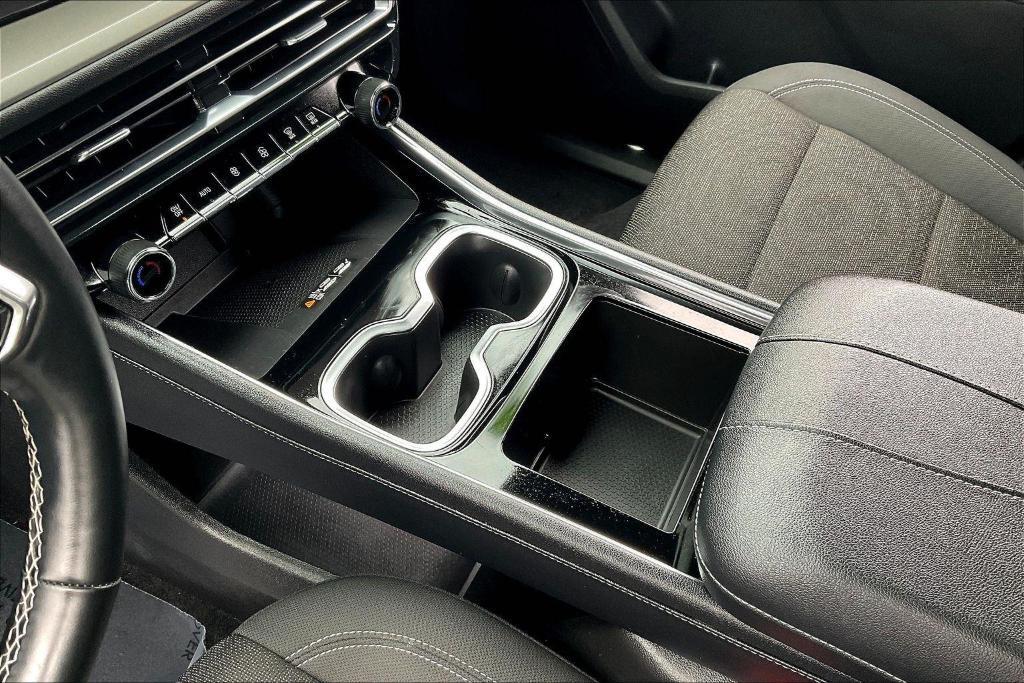 used 2025 Chevrolet Traverse car, priced at $34,249