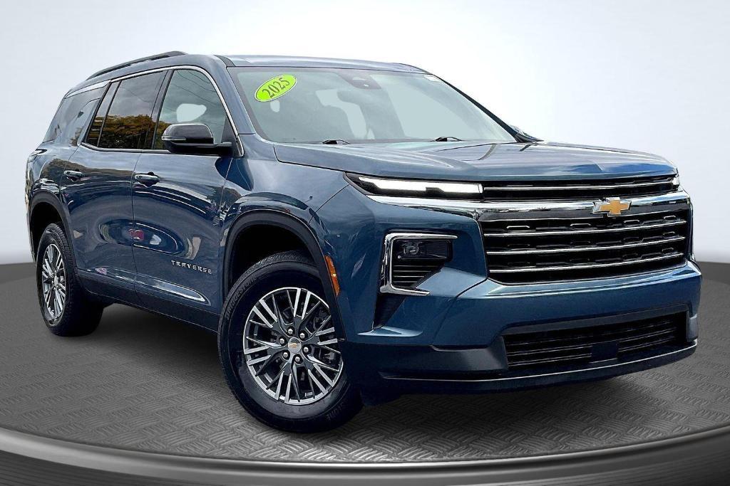 used 2025 Chevrolet Traverse car, priced at $34,249