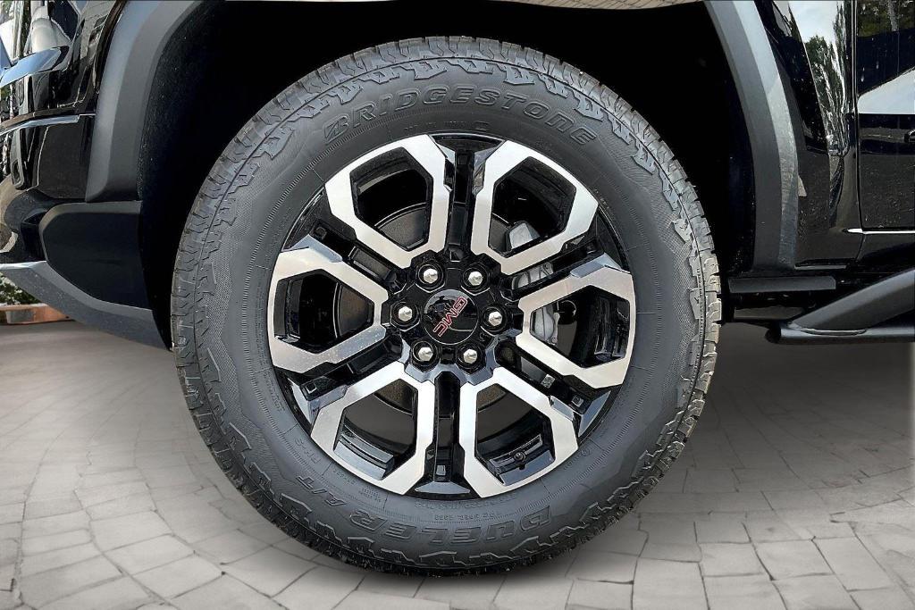 new 2025 GMC Canyon car, priced at $50,032