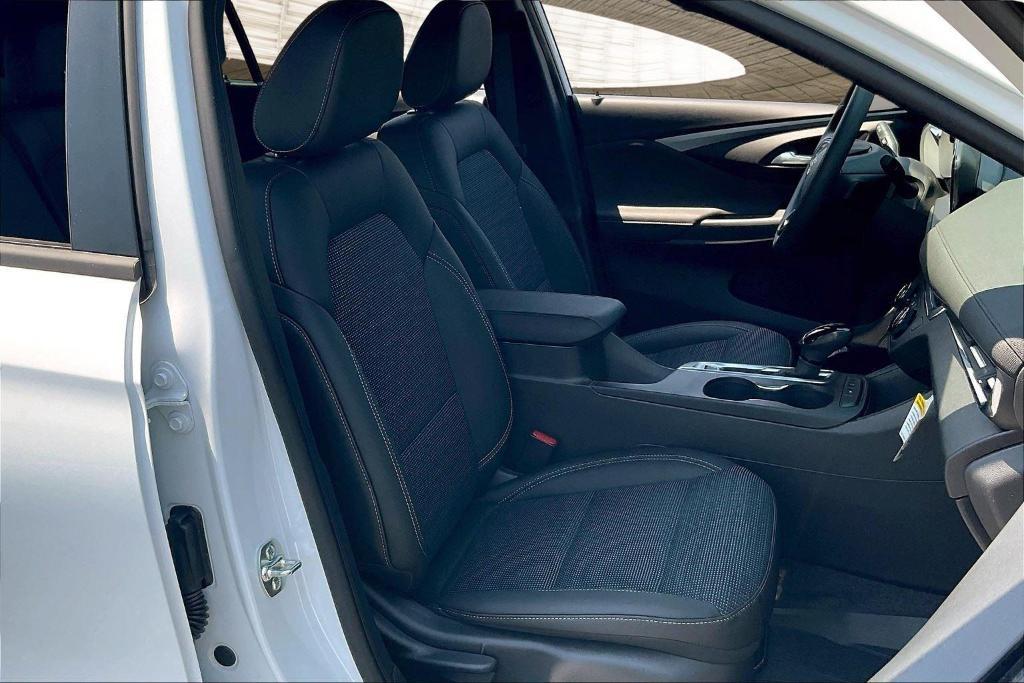 new 2025 Buick Envista car, priced at $24,445