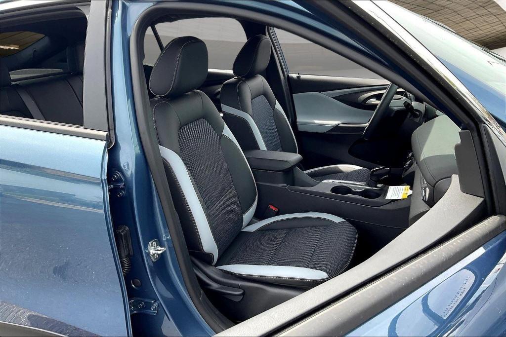 new 2025 Buick Envista car, priced at $25,590