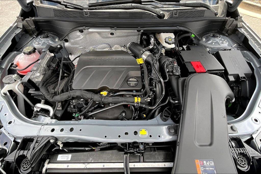 new 2025 Buick Envista car, priced at $26,535
