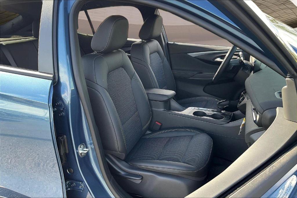 new 2025 Buick Envista car, priced at $26,935