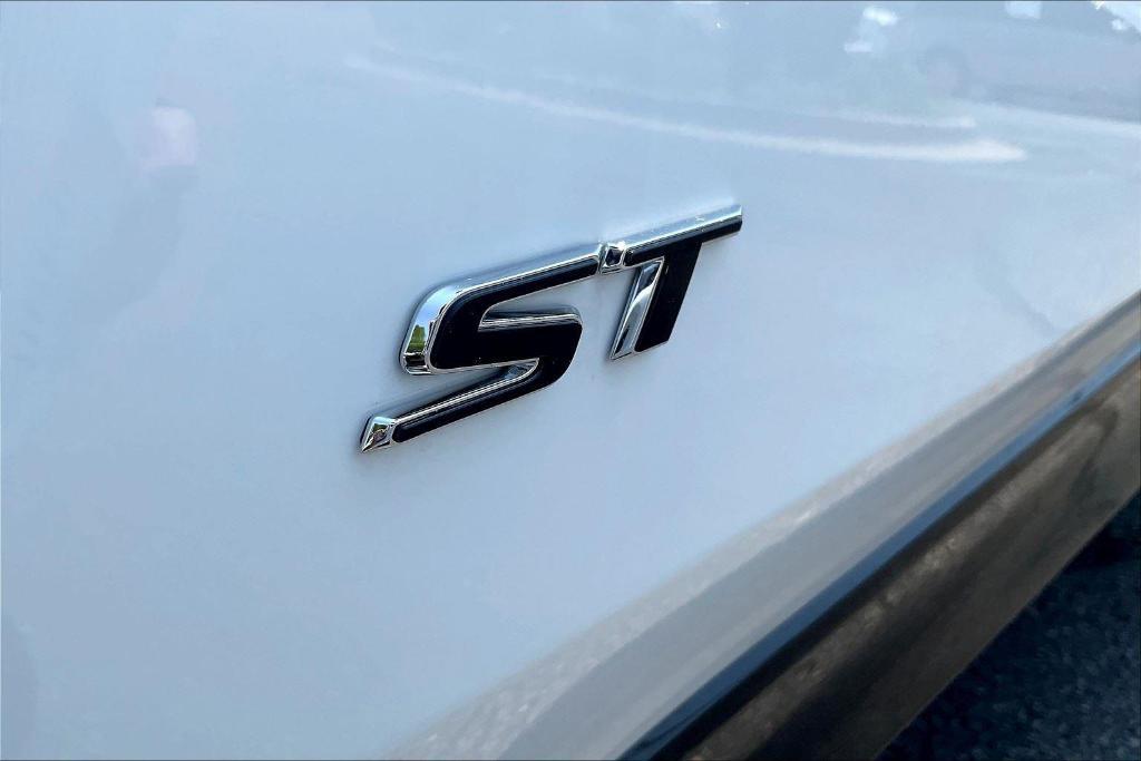new 2025 Buick Envista car, priced at $26,540