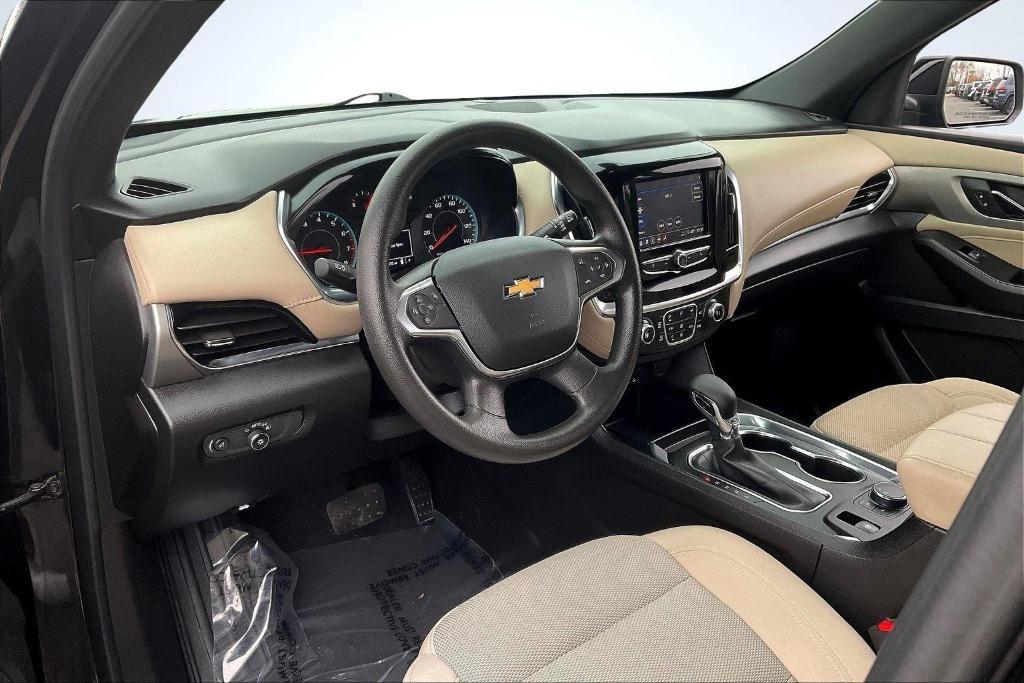 used 2023 Chevrolet Traverse car, priced at $27,979