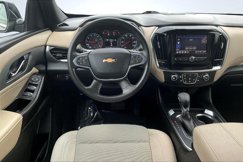 used 2023 Chevrolet Traverse car, priced at $27,979