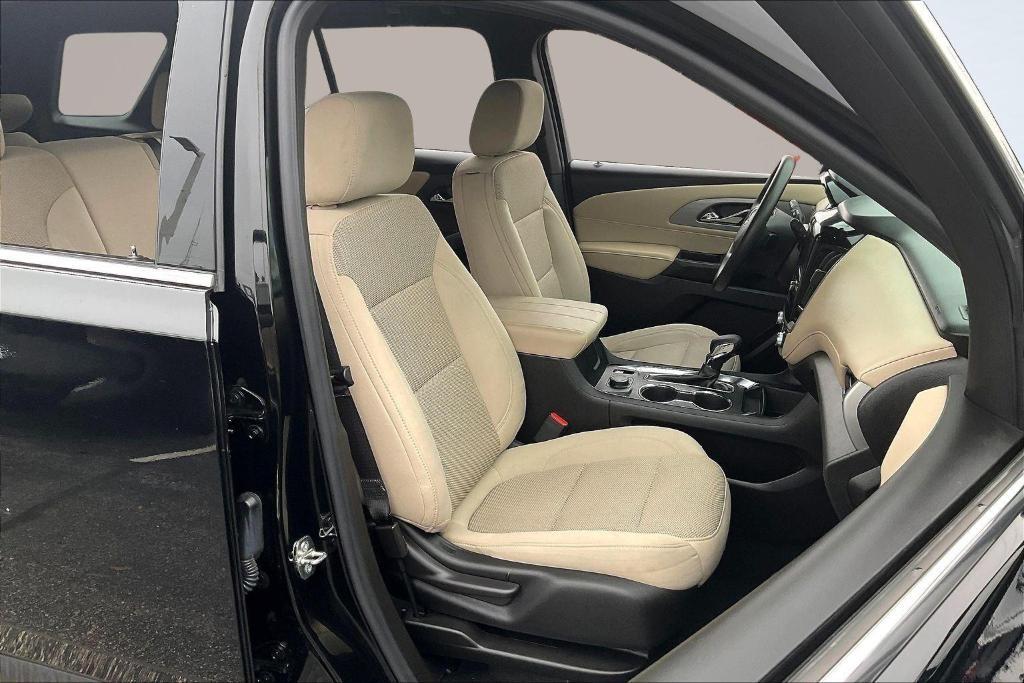 used 2023 Chevrolet Traverse car, priced at $27,979