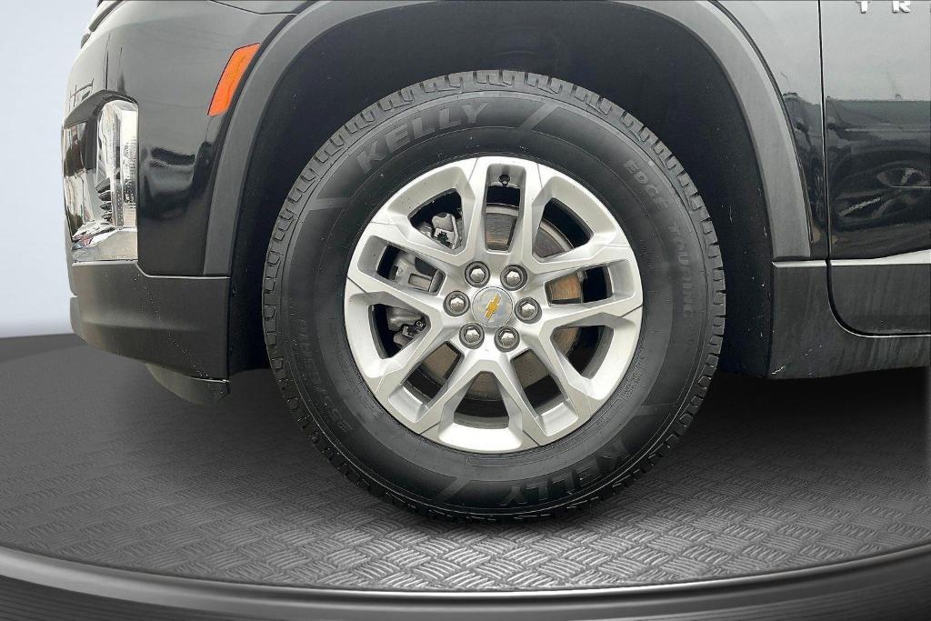 used 2023 Chevrolet Traverse car, priced at $27,979