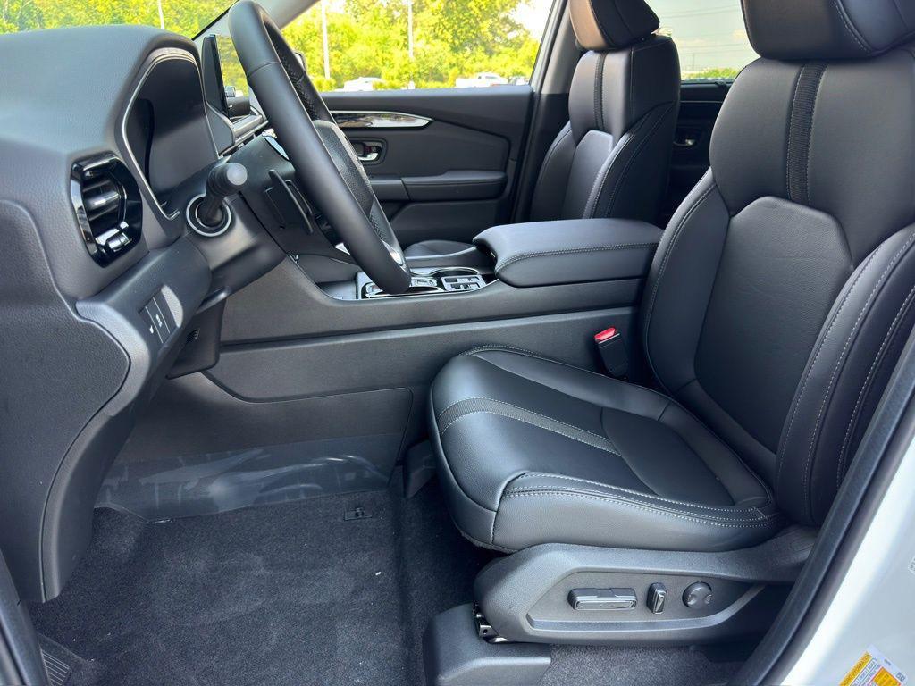 new 2025 Honda Pilot car, priced at $52,235