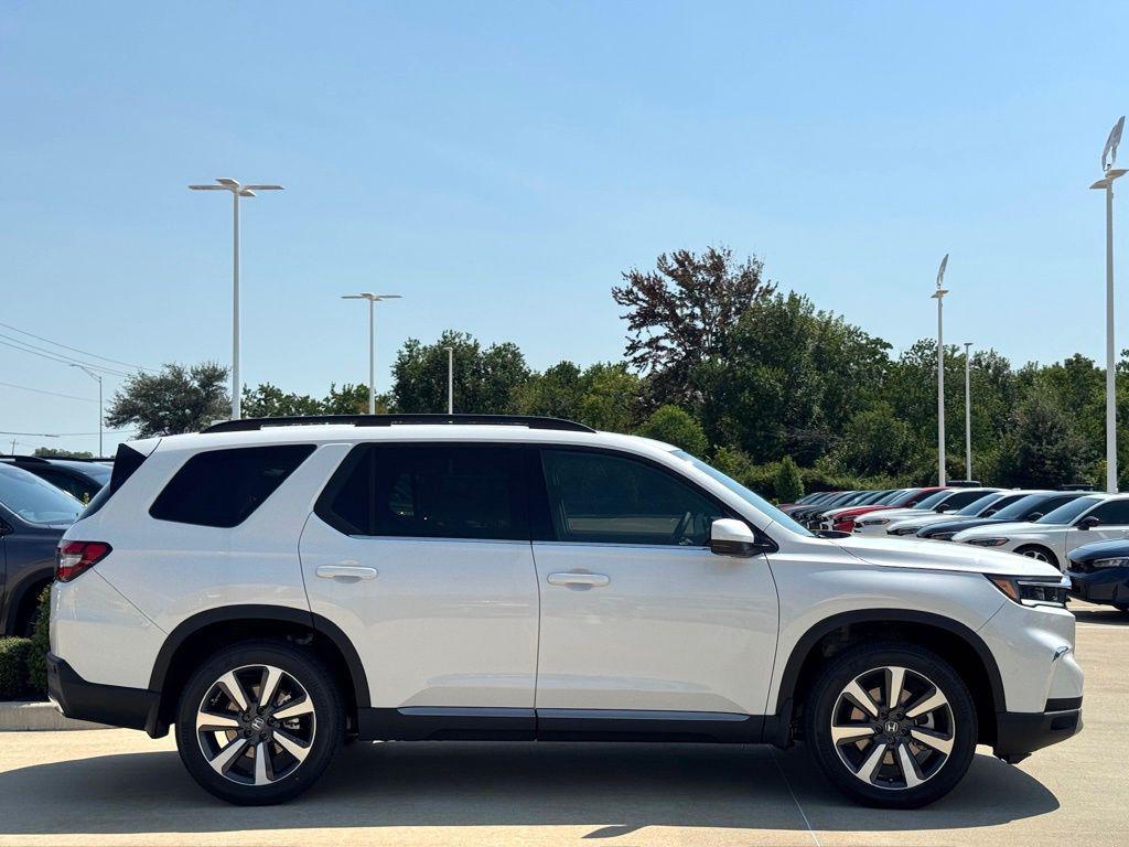 new 2025 Honda Pilot car, priced at $52,235