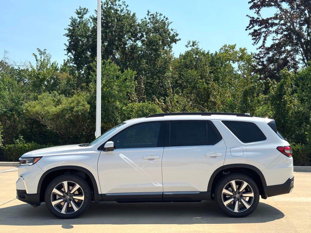 new 2025 Honda Pilot car, priced at $52,235