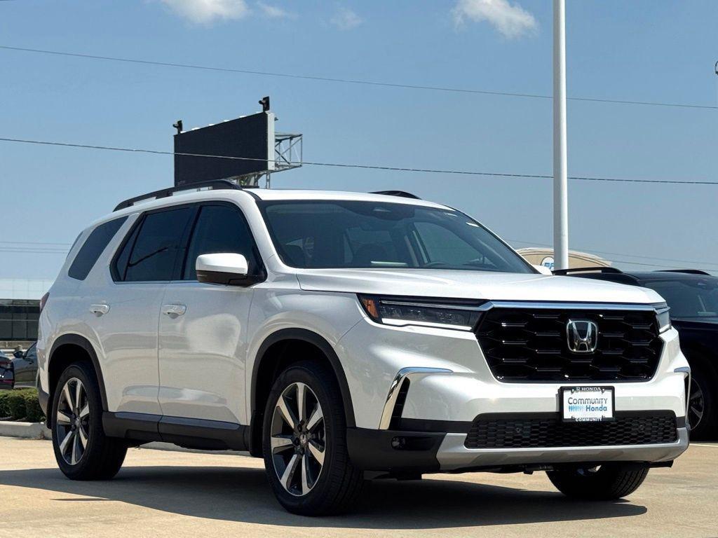 new 2025 Honda Pilot car, priced at $52,235