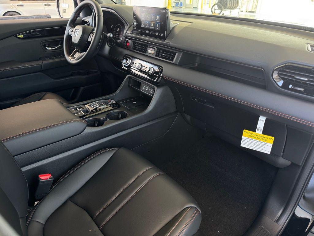 new 2025 Honda Pilot car, priced at $50,850