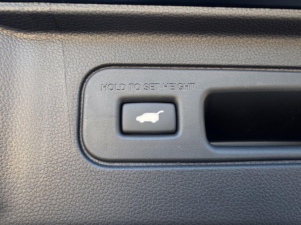 new 2025 Honda Pilot car, priced at $50,850