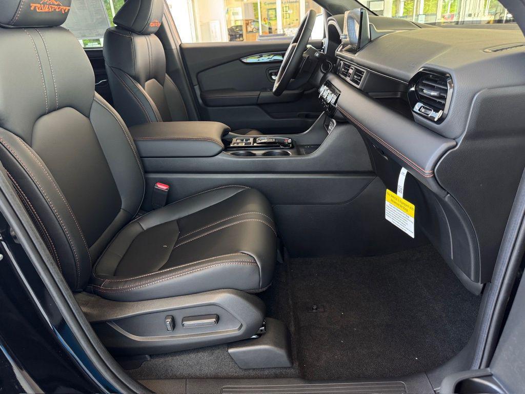 new 2025 Honda Pilot car, priced at $50,850