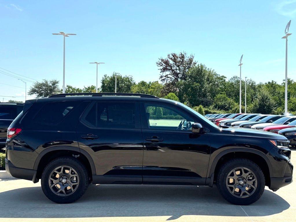 new 2025 Honda Pilot car, priced at $50,850