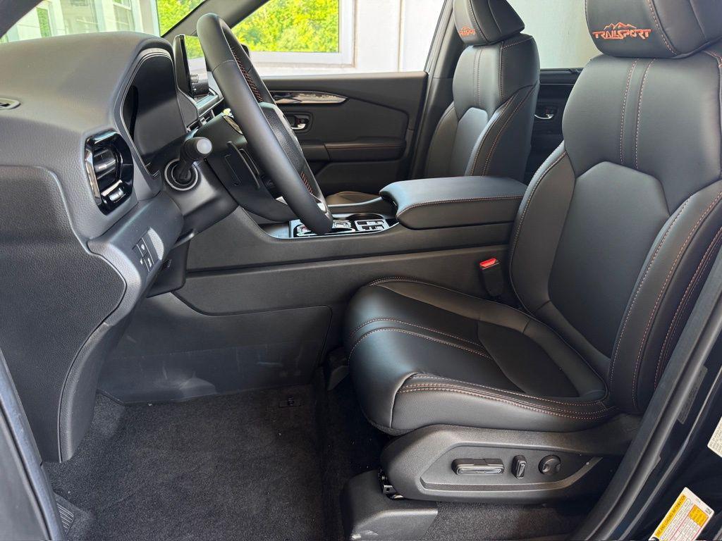 new 2025 Honda Pilot car, priced at $50,850