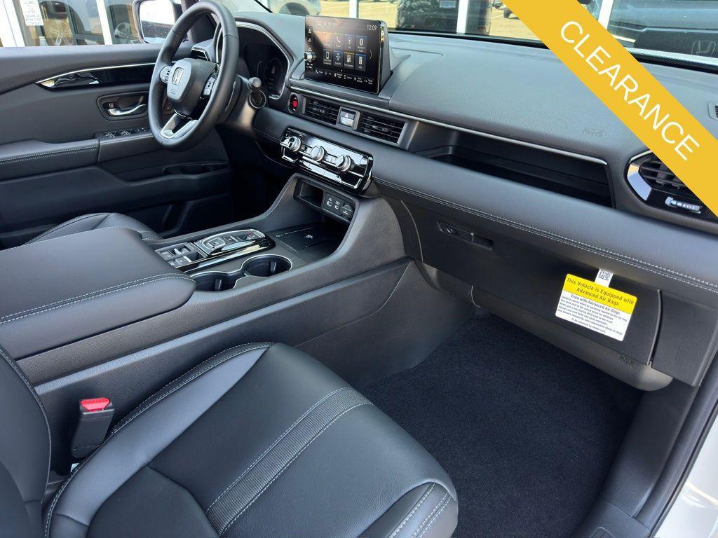 new 2025 Honda Pilot car, priced at $45,393