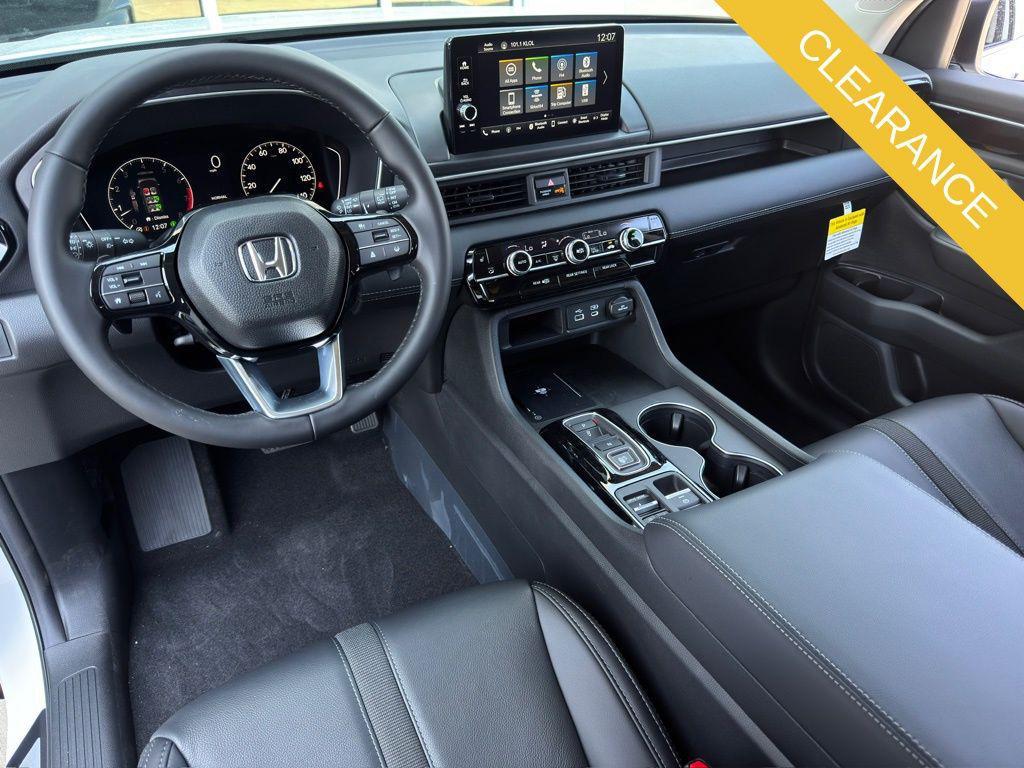 new 2025 Honda Pilot car, priced at $45,393